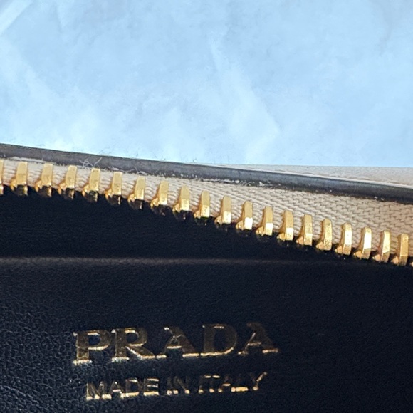 Prada Arqué Sand small leather shoulder bag - Picture 8 of 11